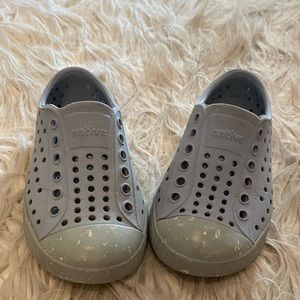 Native Jefferson sky blue toddler shoe. Size C6